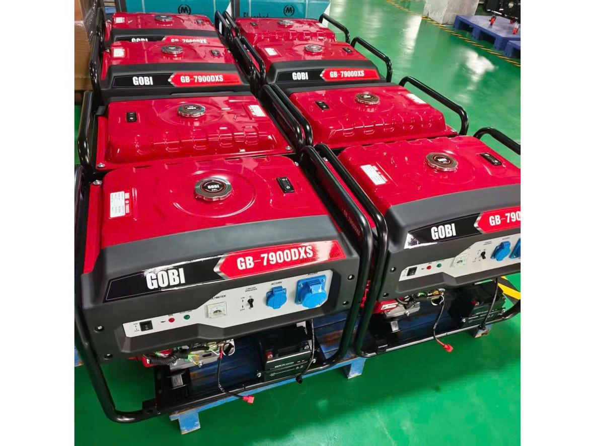 Khởi động đề nổ giúp bật máy nhanh, làm mát cưỡng bức hỗ trợ chạy ổn định.