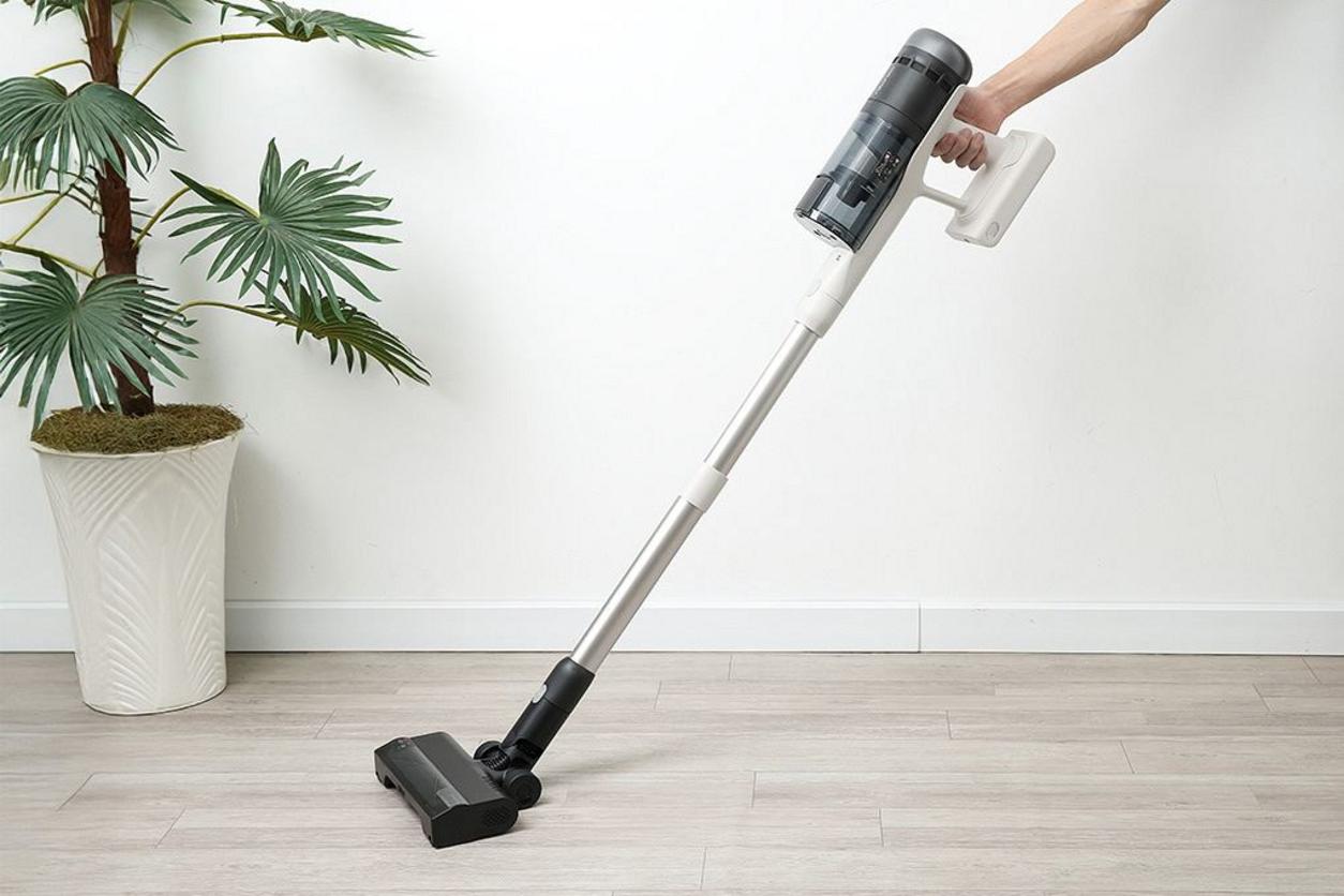 Đèn xanh góc 140° giúp phát hiện bụi mịn ở khu vực tối và khó nhìn thấy.