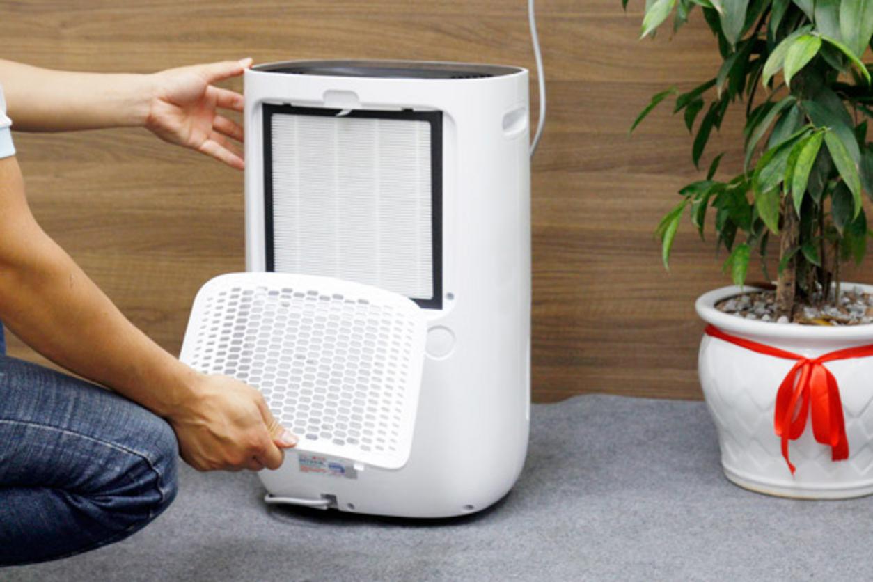 Điều khiển cảm ứng và 2 tốc độ quạt giúp thao tác dễ dàng.