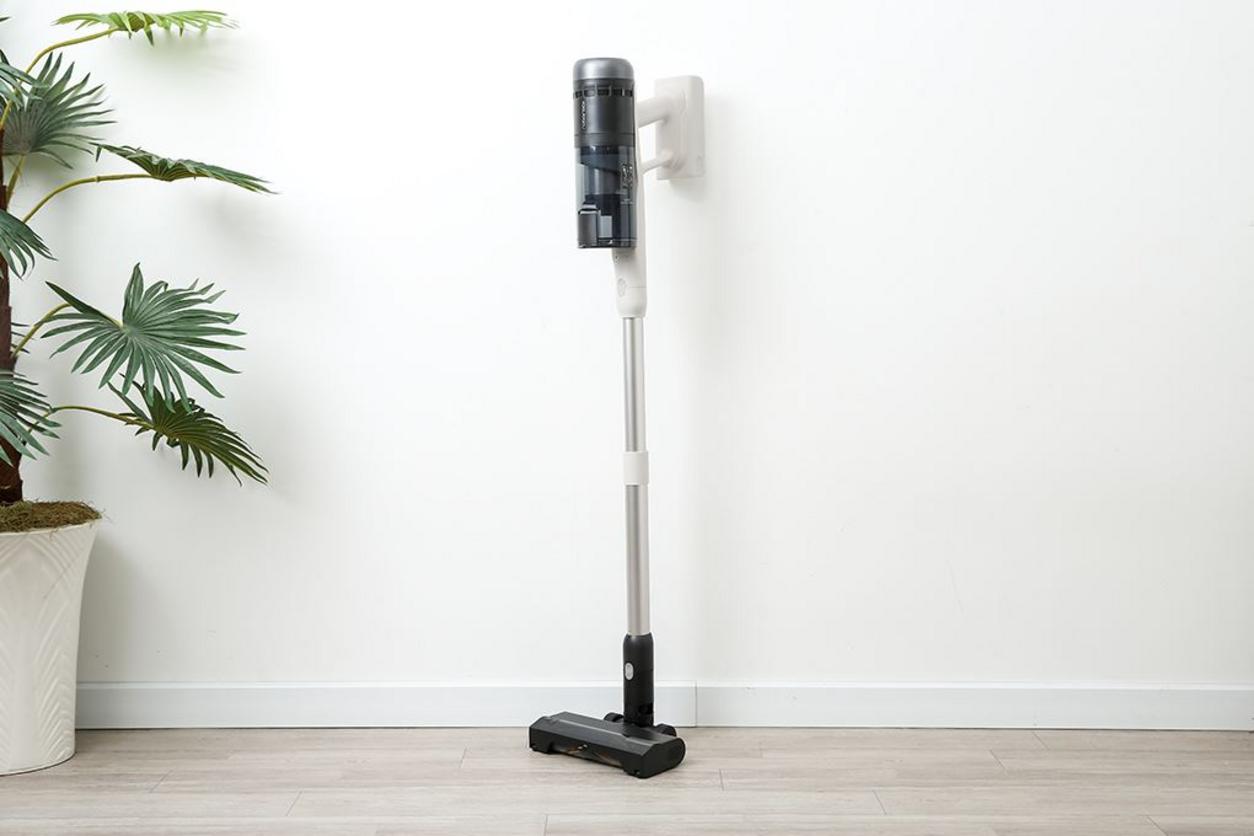 Dock tự đổ bụi 3L giúp giảm tiếp xúc bụi và giữ nhà sạch gọn hơn.