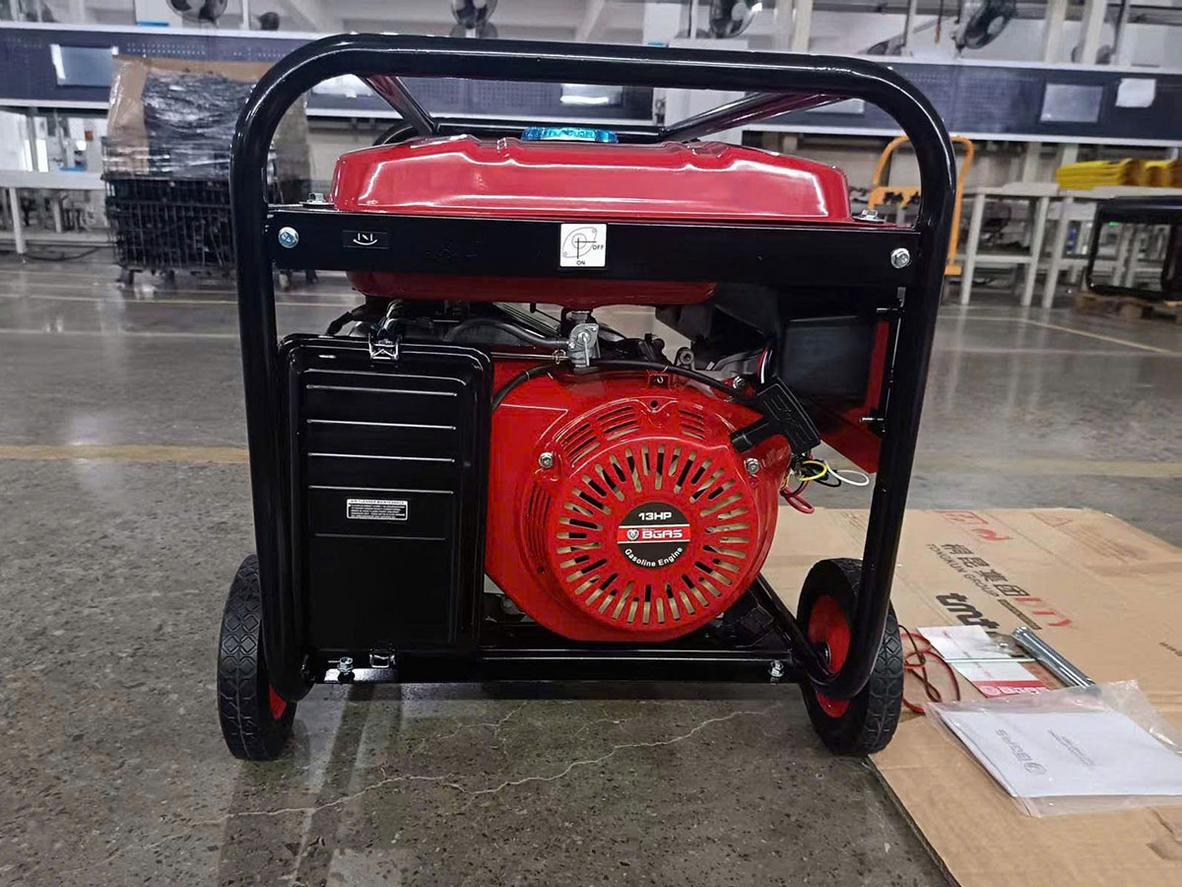 Động cơ 4 thì và nhiên liệu xăng giúp máy phát điện Bgas BGA7000GE dễ vận hành trong thực tế.