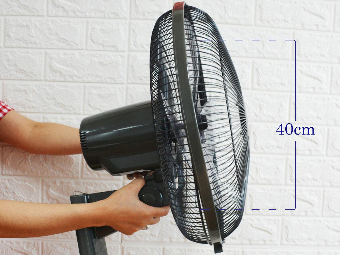 Động cơ bạc thau và lõi mô tơ dây đồng giúp quạt treo tường Vinawind vận hành ổn định.