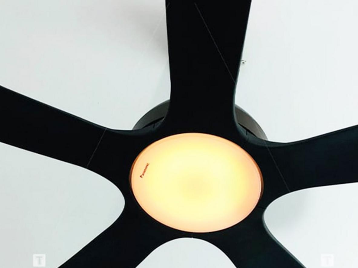 Động cơ DC 73W giúp F-60DGN vận hành êm và tiết kiệm điện.