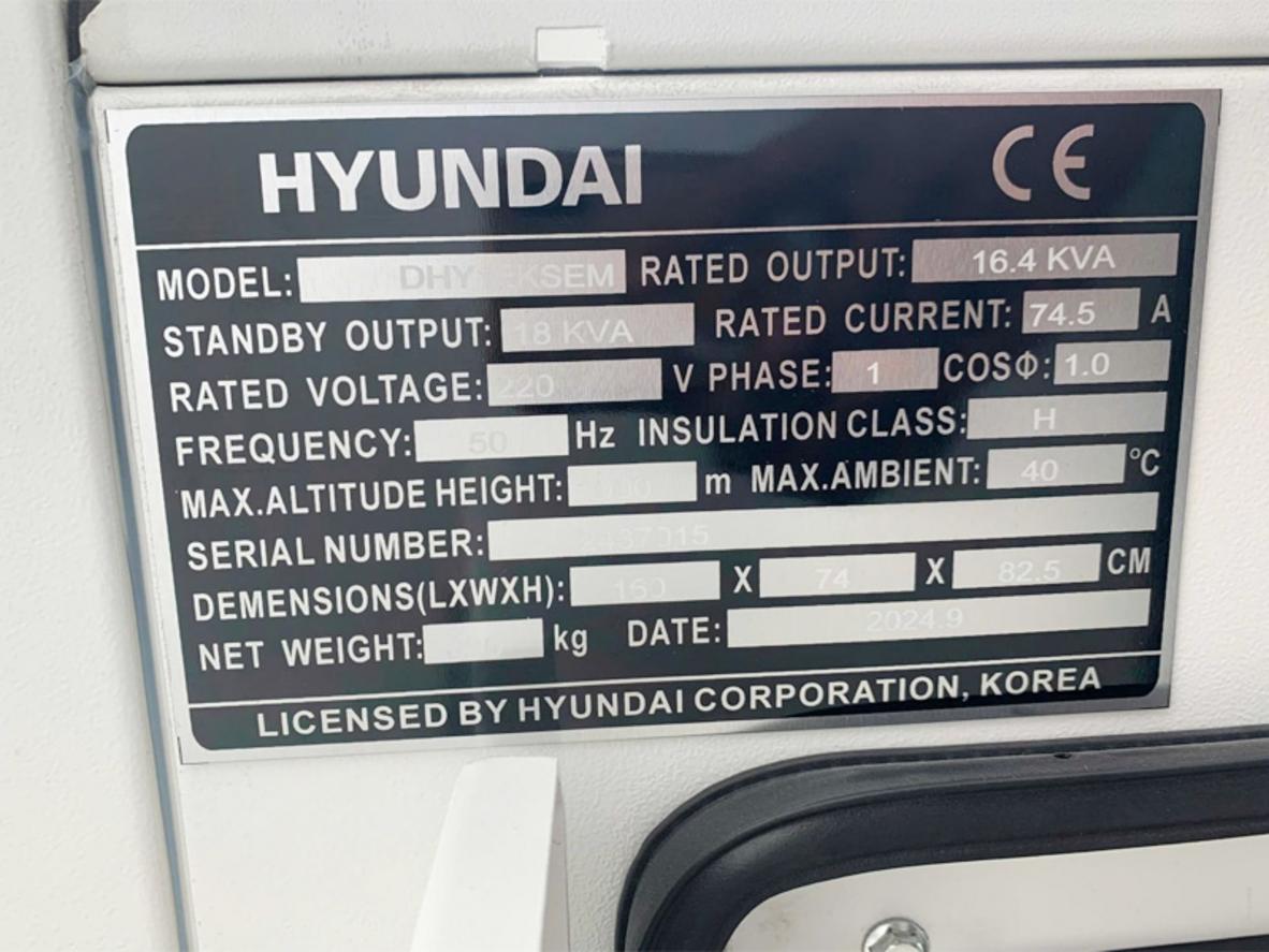 Động cơ diesel 4 xi lanh giúp máy phát điện Hyundai DHY18KSEm chạy bền trong thời gian dài.