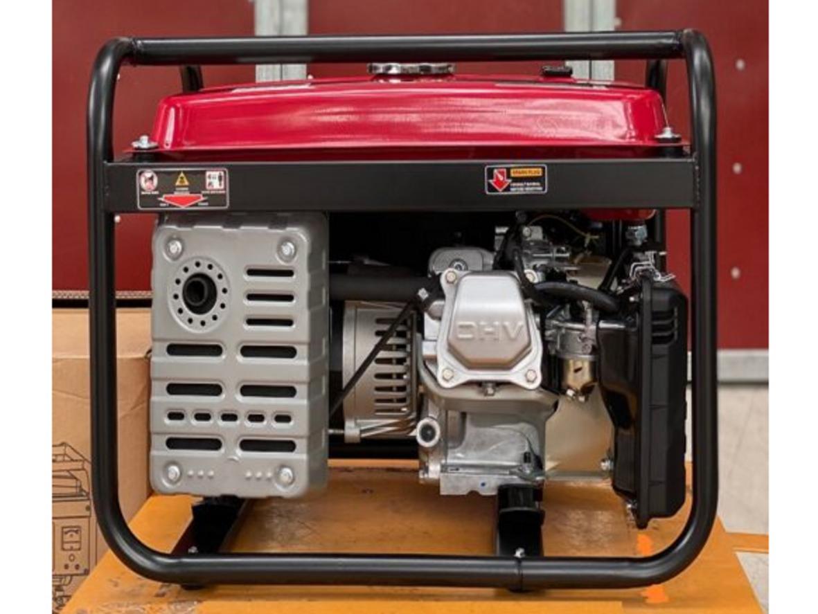 Động cơ Honda GX200 trên máy phát điện chạy xăng THG3200EX.