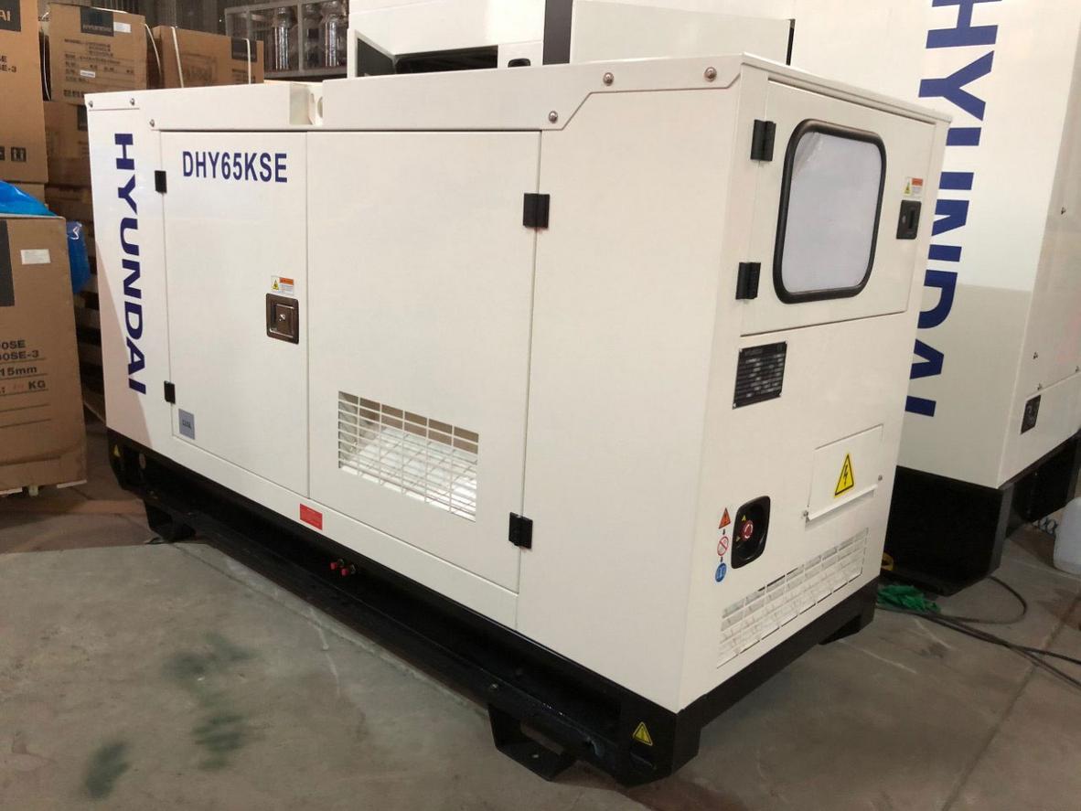Động cơ HY4DX23 giúp Hyundai DHY65KSE vận hành bền bỉ trong ca chạy dài.
