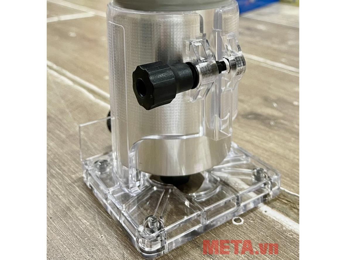 Công suất 550W và tốc độ 30.000 vòng/phút giúp đường soi mượt, sạch cạnh.