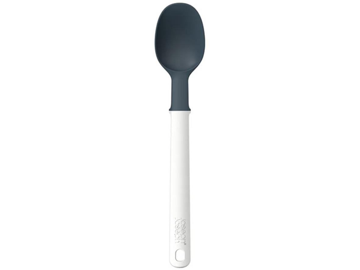 Đầu silicon mềm giúp hạn chế trầy xước chảo chống dính và giữ bếp sạch hơn.