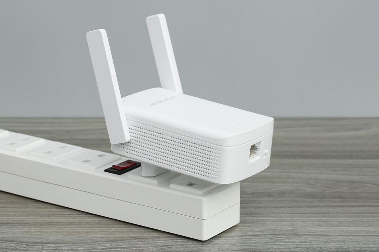 Easy Mesh và WPS giúp mở rộng sóng nhanh, đồng nhất tên mạng.