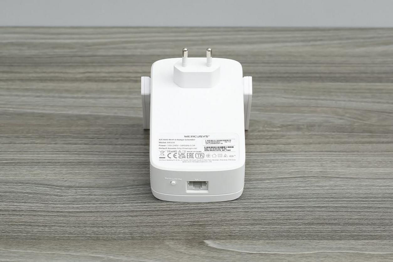 Easy Mesh và WPS giúp mở rộng sóng nhanh, đồng nhất tên mạng.