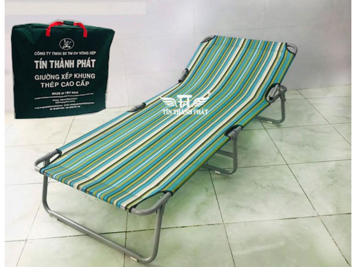 Giường gấp gọn chỉ dày 14cm, dễ cất dưới bàn hoặc trong kho.