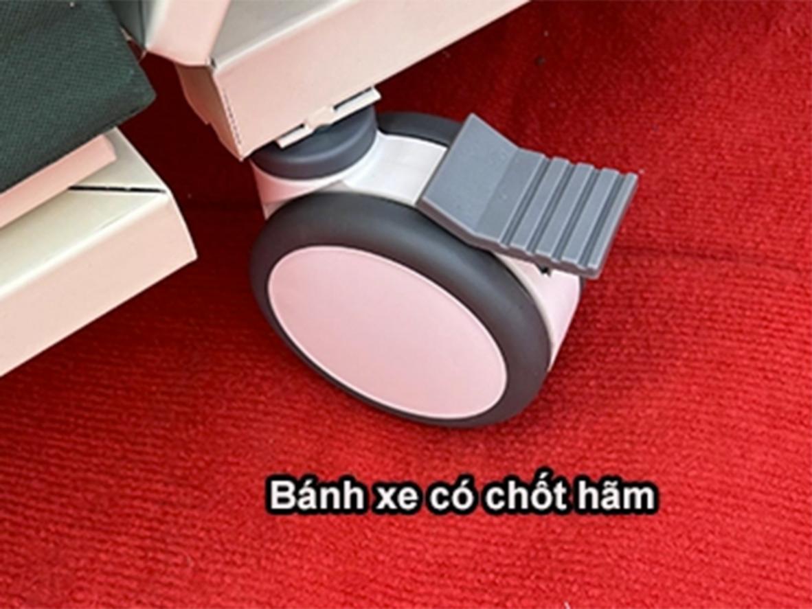 4 bánh xe giúp Lucass GB-104 di chuyển linh hoạt trong phòng.