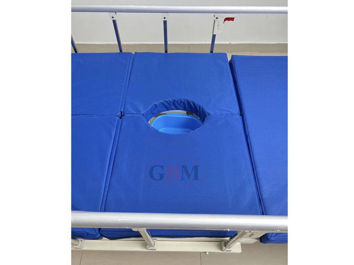 Chi tiết giường tay quay GBM-092/GBM-092A với 4 tay quay và 4 bánh xe di chuyển.