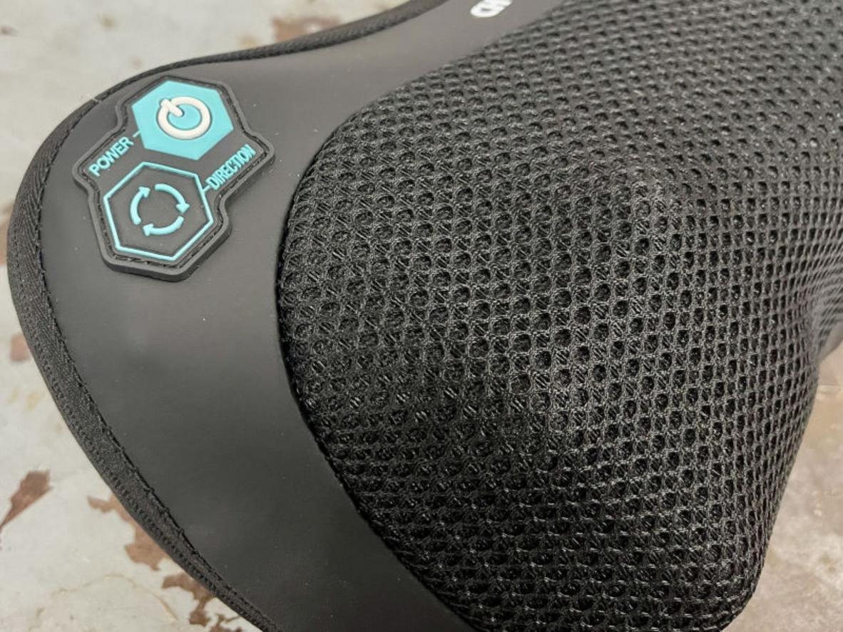 Con lăn xoay 360 độ mô phỏng thao tác xoa bóp tròn.