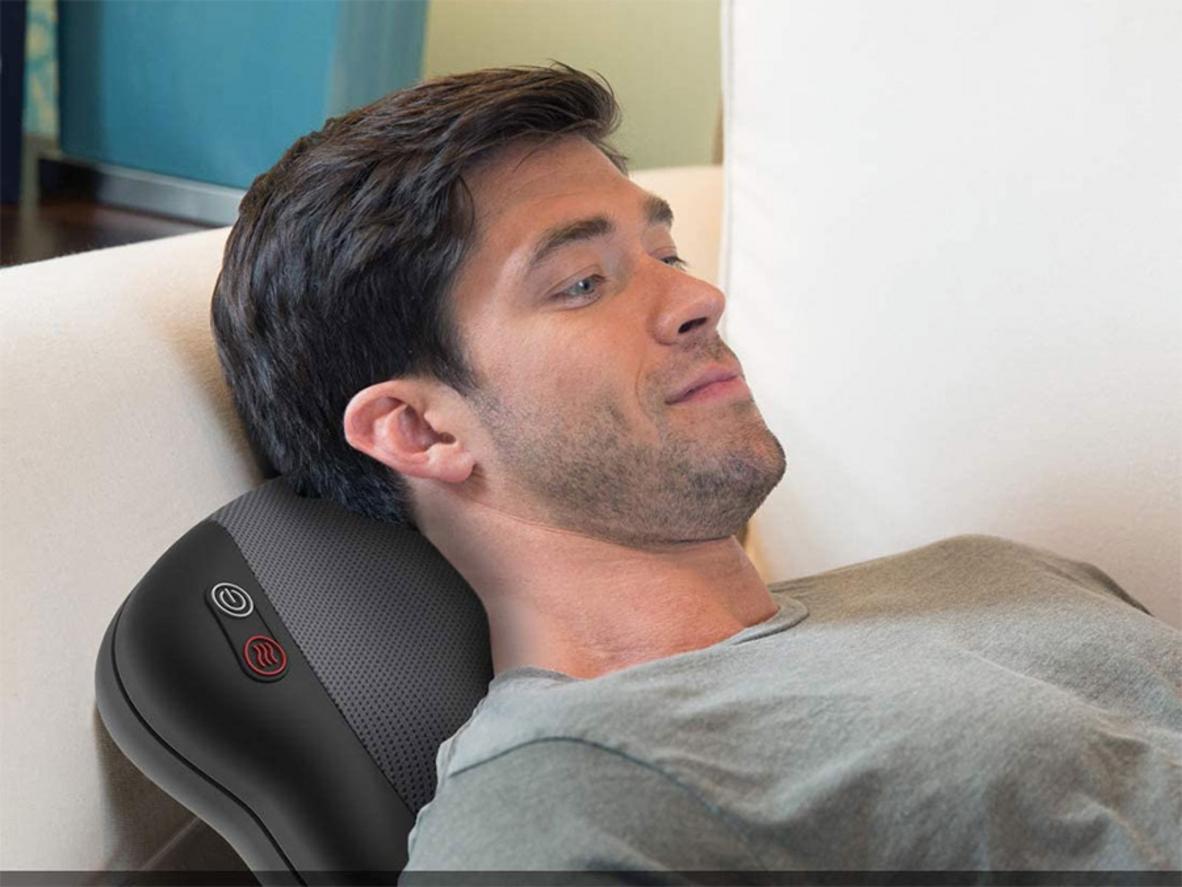 HoMedics SP-6H-GB hỗ trợ thư giãn cổ vai gáy nhanh với 4 bi lăn Shiatsu và nhiệt hồng ngoại.