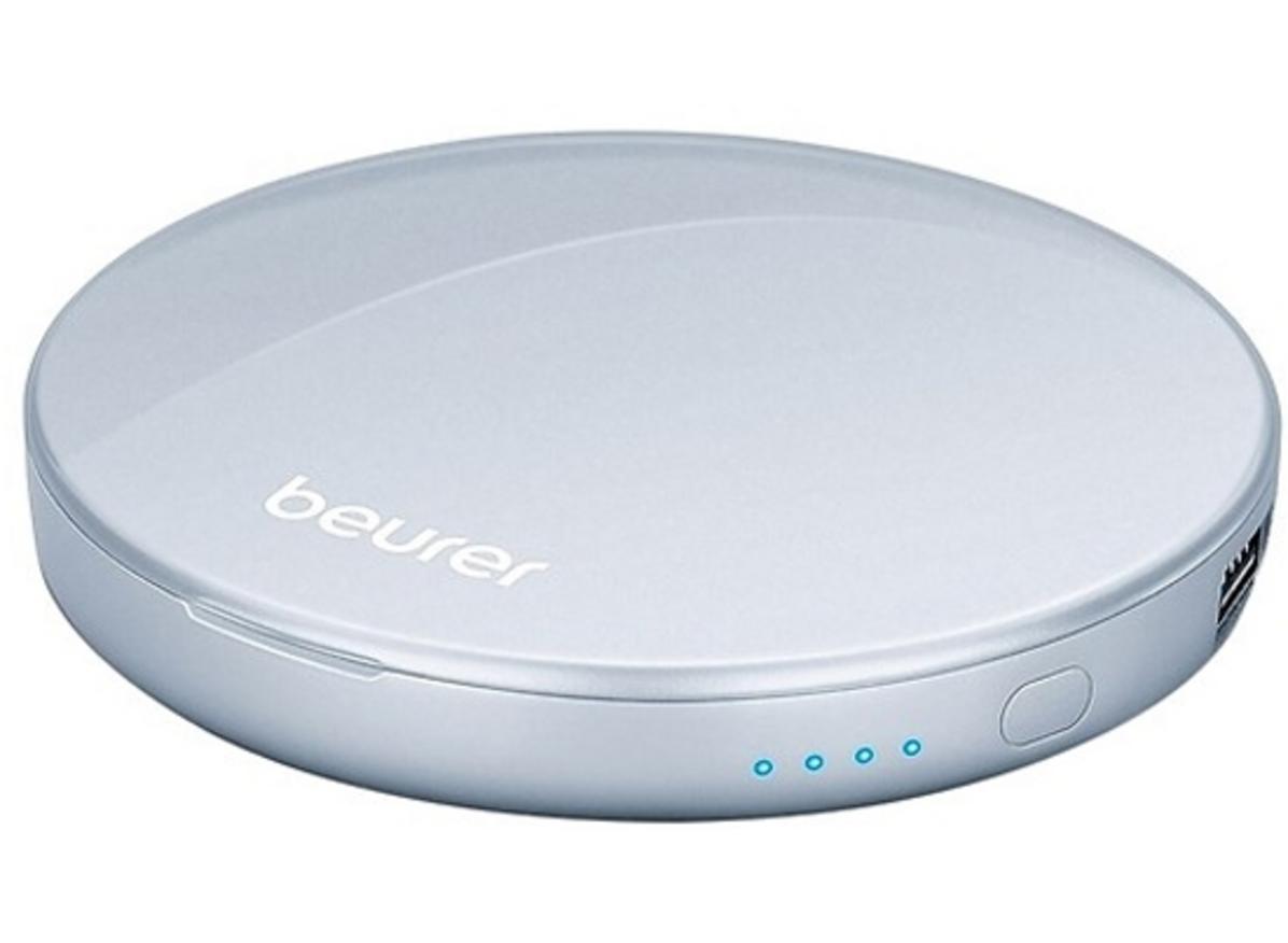 Beurer BS39: gương trang điểm cầm tay kiêm sạc dự phòng 3.000 mAh, nhỏ gọn và sang đẹp.