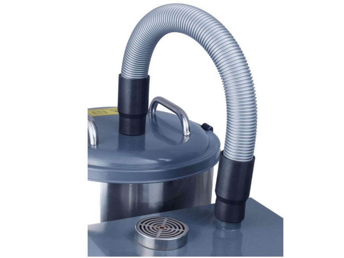 Lực hút 2900 mmH2O giúp HiClean HC400 xử lý bụi khô nhanh trong xưởng.