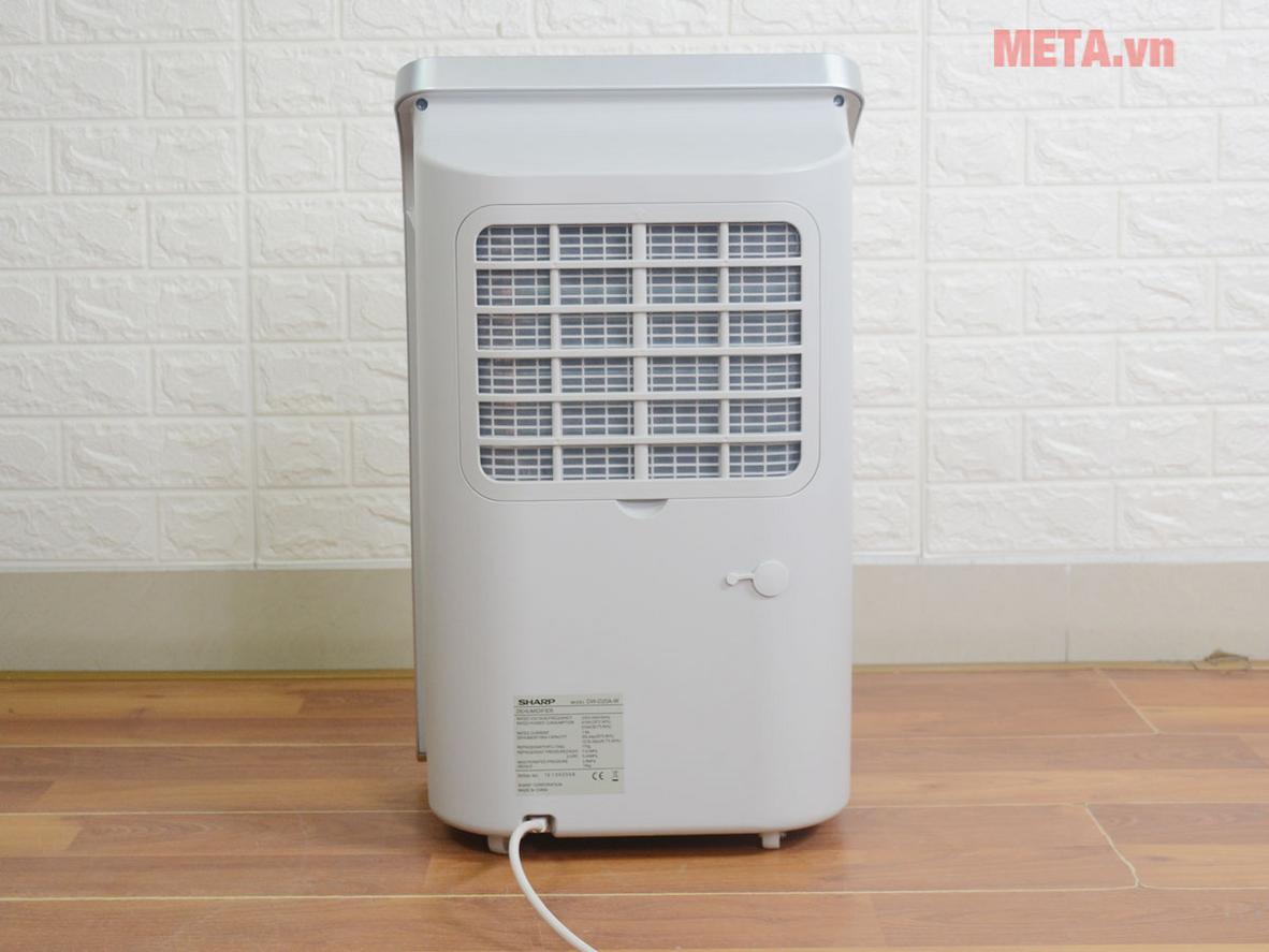 Chức năng hong khô quần áo giúp xử lý đồ vải trong ngày mưa nồm.