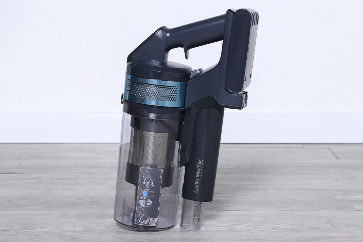 Hộp chứa bụi 0.8 lít dễ tháo rửa, tiện dùng hằng ngày.