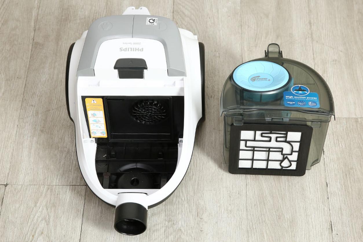 Hộp chứa bụi 1.3 lít giúp đổ nhanh, giảm chạm bụi.