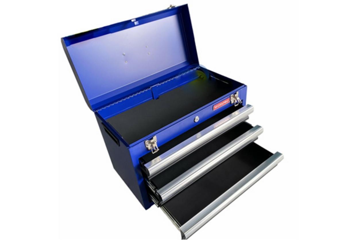 Kết cấu sắt sơn tĩnh điện và 3 ngăn giúp Workpro WP282006 bền và dễ phân loại dụng cụ.