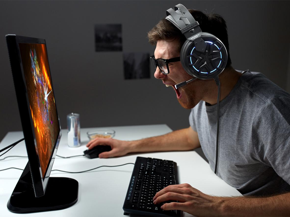 Jack 3.5mm và dây dài ≥ 2m giúp AH330 dùng rất đơn giản với PC, laptop.