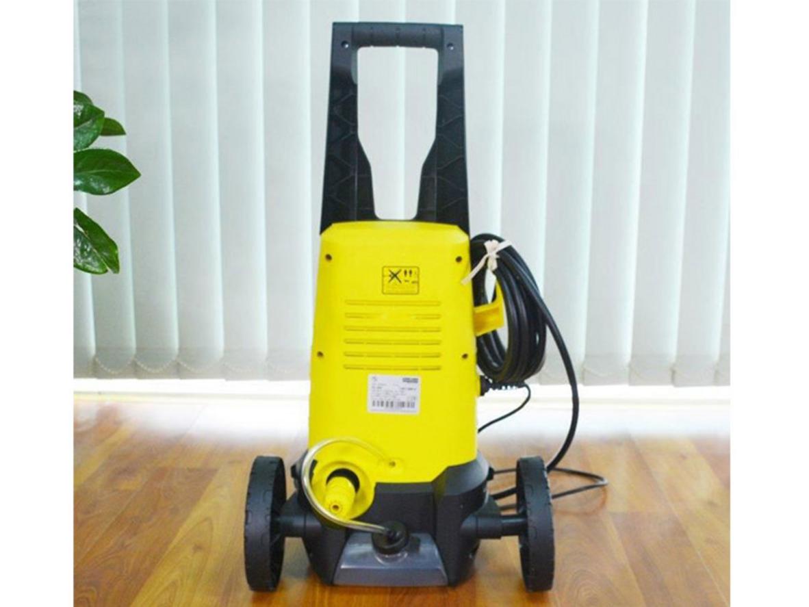 Áp lực 120 bar và lưu lượng 360 lít/giờ giúp K2 360 làm sạch hiệu quả.