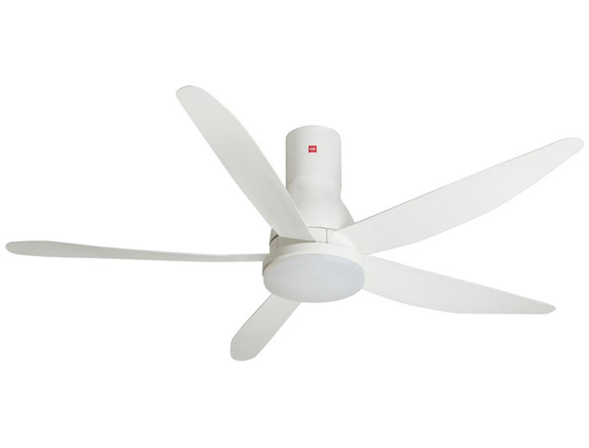 Sải cánh 150cm giúp KDK U60FW phủ gió rộng cho phòng lớn.