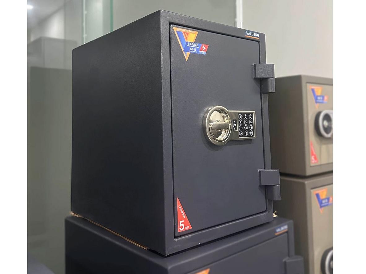 Khoang chứa 33 lít đủ gọn cho giấy tờ A4, sổ đỏ và hồ sơ.