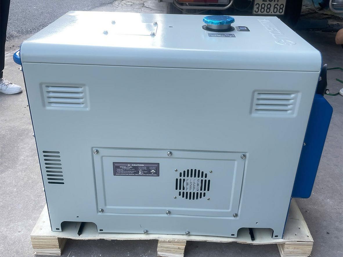 Khởi động điện 12V giúp Toshima T6800ETK nổ máy nhanh và dễ thao tác.