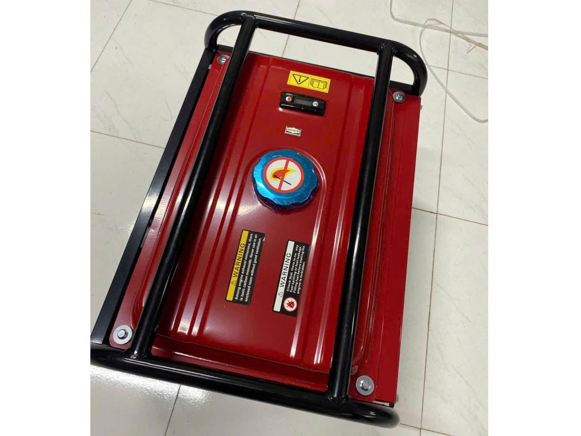 Trọng lượng 38.5kg giúp máy đầm và ổn định khi vận hành.
