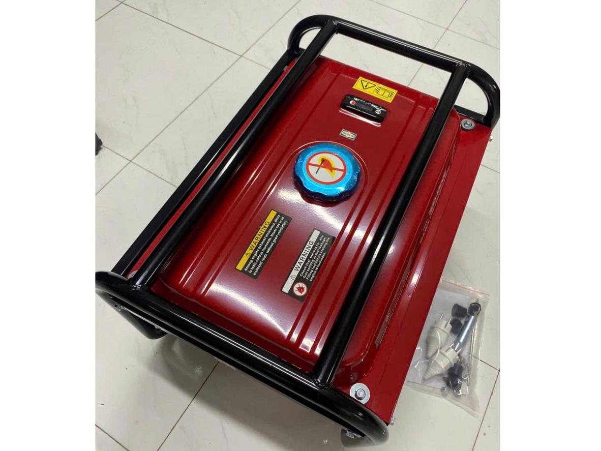 Khung thép chịu lực giúp máy phát điện bền hơn khi di chuyển.