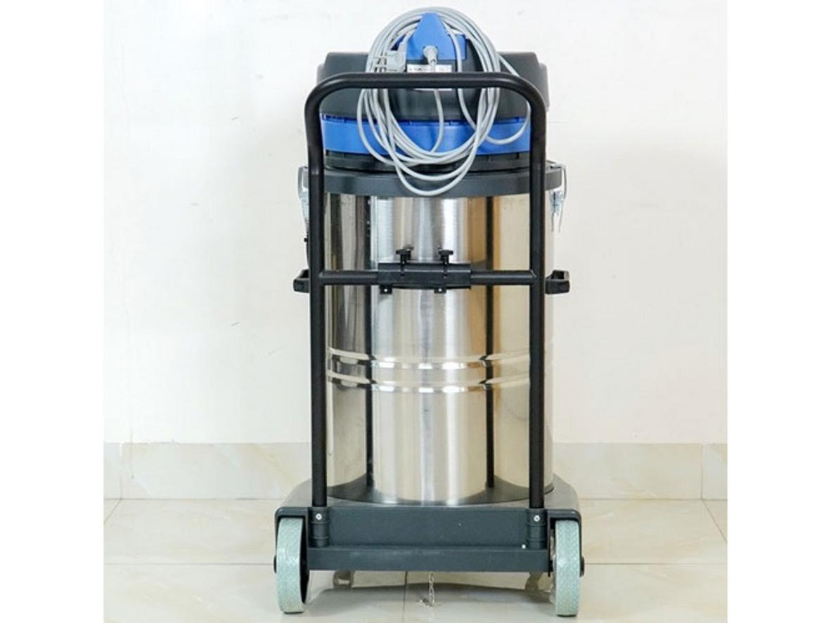 Thùng inox 70 lít giúp Kumisai KMS 70A làm việc lâu hơn, ít phải đổ rác hơn.
