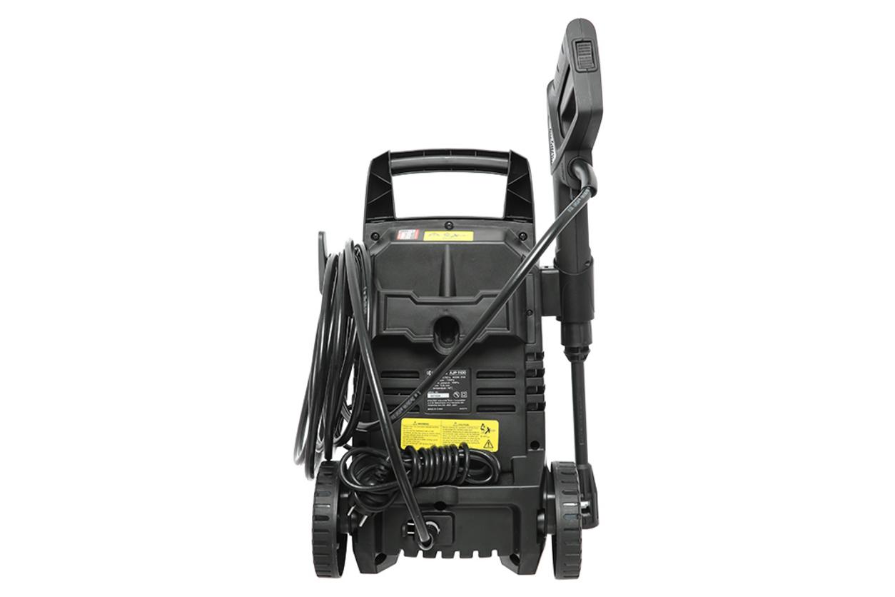 Áp lực 100 bar giúp Kyocera AJP-1100 làm sạch bùn đất và rêu bám nhẹ.