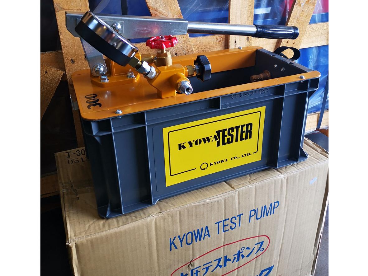 Áp lực thử 300 kg/cm² giúp Kyowa T-300N kiểm tra kín khít đường ống và thiết bị áp lực.