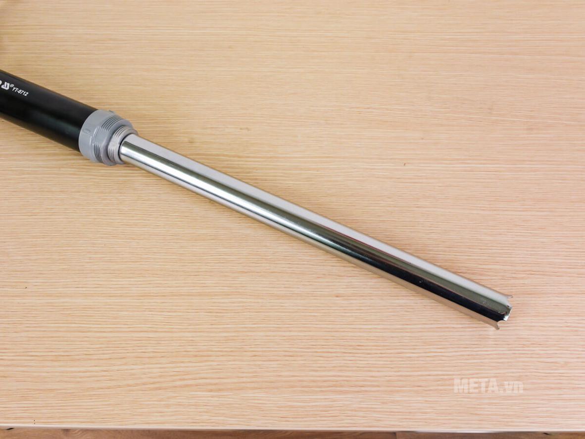 Yato YT-0712 lắp linh hoạt cho thùng phuy 100L đến 208L nhờ ren G 2 inch + 1 ½ inch.