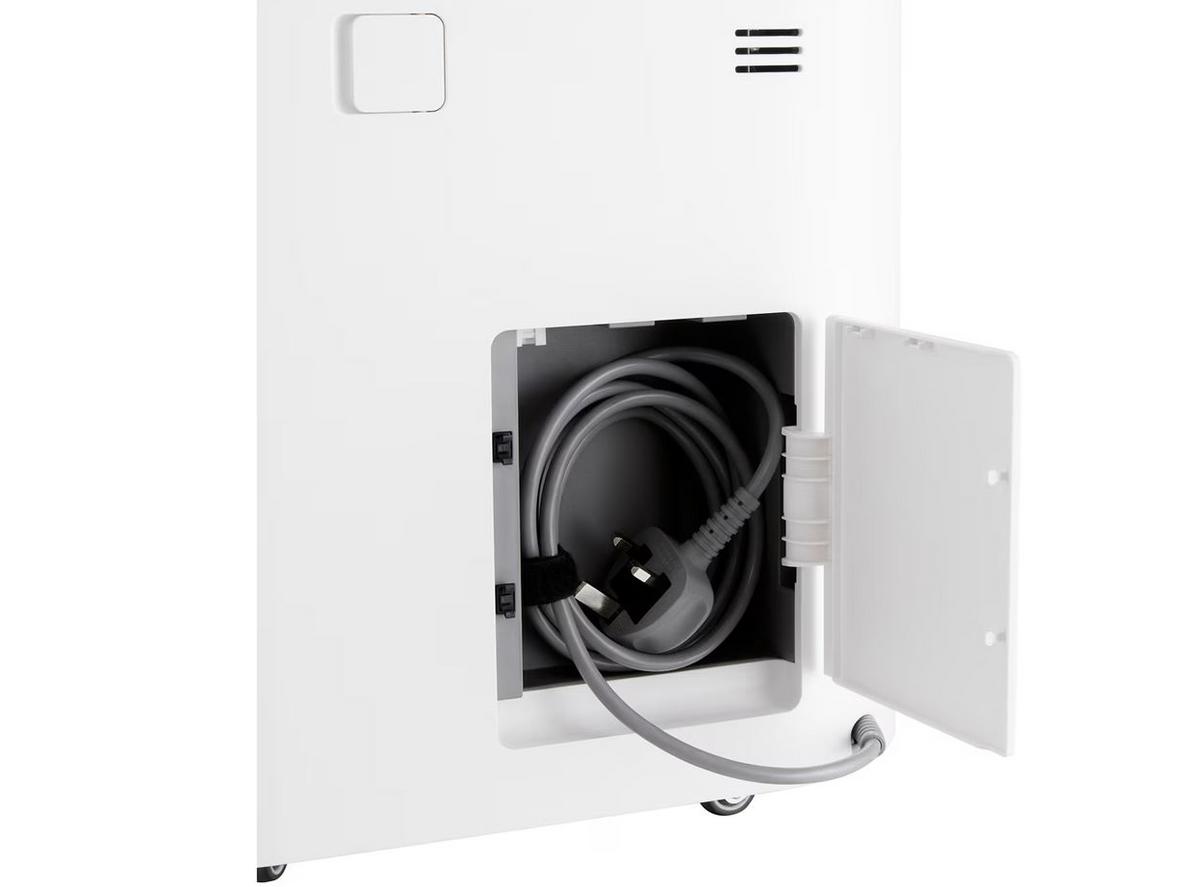 LG ThinQ giúp kiểm soát độ ẩm linh hoạt dù đang ở xa.