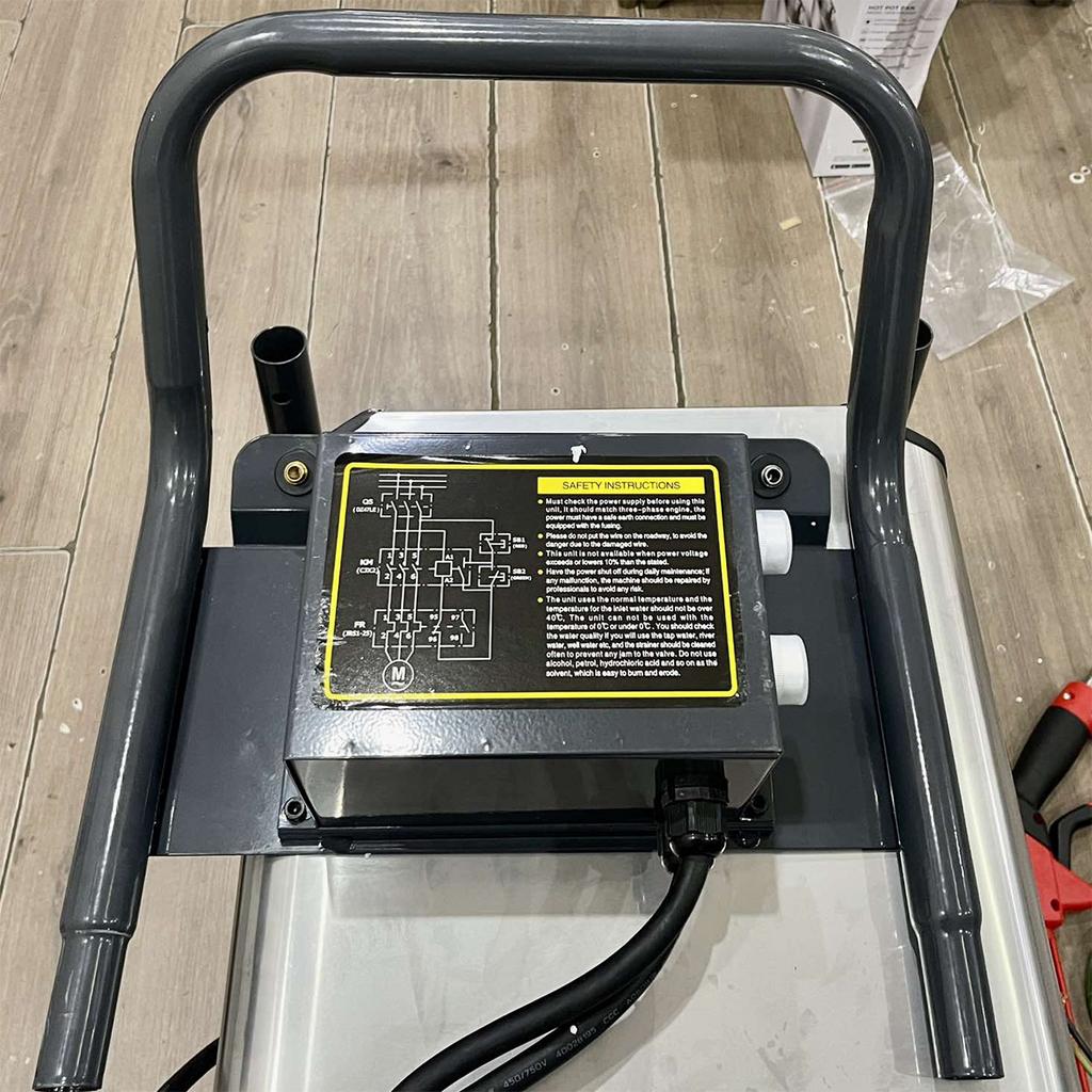 Lõi mô tơ dây đồng giúp Tiger UV-3200 bền hơn khi vận hành tải lớn.