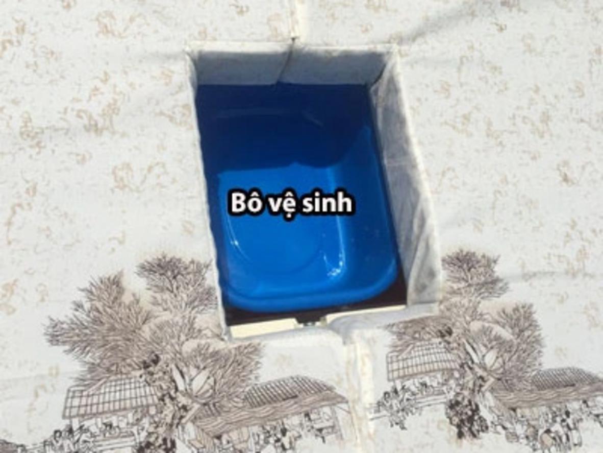Nghiêng trái/phải giúp xoay trở và vệ sinh người bệnh thuận tiện hơn.