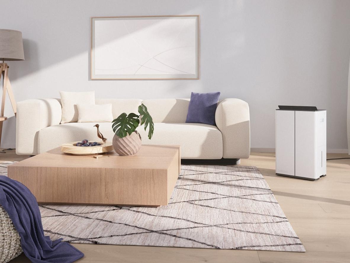 Bảng điều khiển cảm ứng và ứng dụng Stadler Form giúp điều khiển máy thuận tiện.