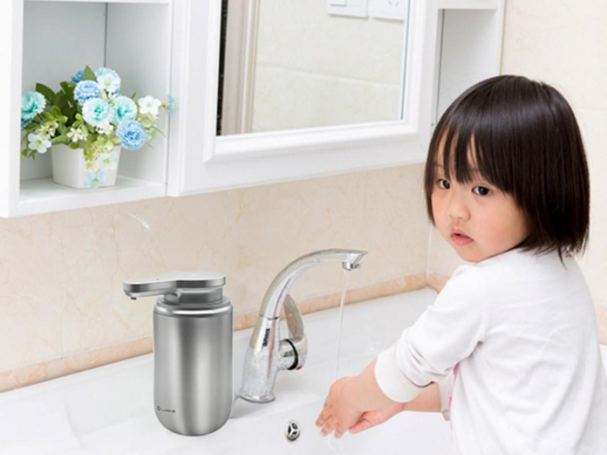 ABS kết hợp inox SUS304 giúp Lumias LSD-350S bền và dễ vệ sinh.