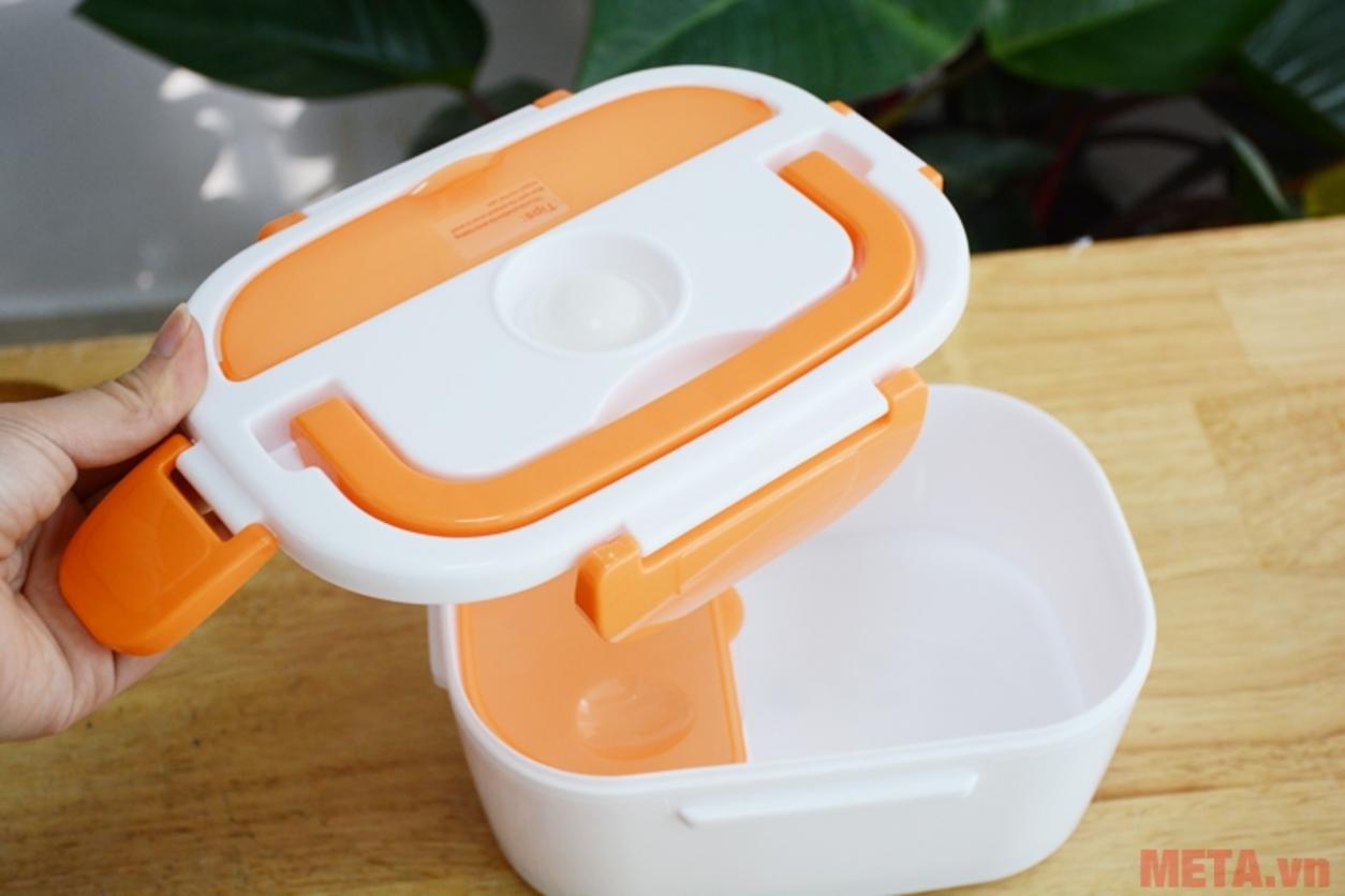 Magic A03 1,5 lít với 3 ngăn giúp tách món gọn gàng cho bữa trưa mang theo.