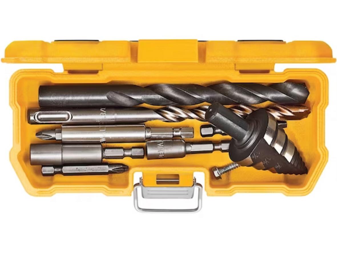 Magnetic Tough Case giúp cố định bộ mũi vít DeWalt trên bề mặt kim loại rất tiện khi thao tác.