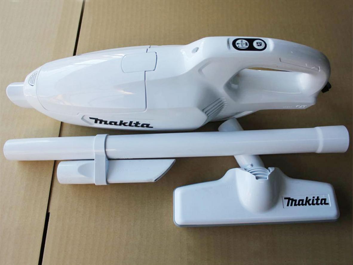 Makita CL107FDZW nhỏ gọn, thao tác linh hoạt ở góc hẹp, ghế xe và kệ tủ.