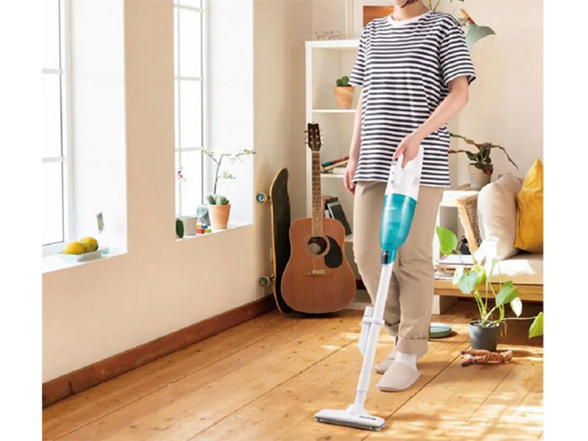 Makita CL117FDX1 phát huy lợi thế khi hút ghế sofa, cầu thang và nội thất ô tô.