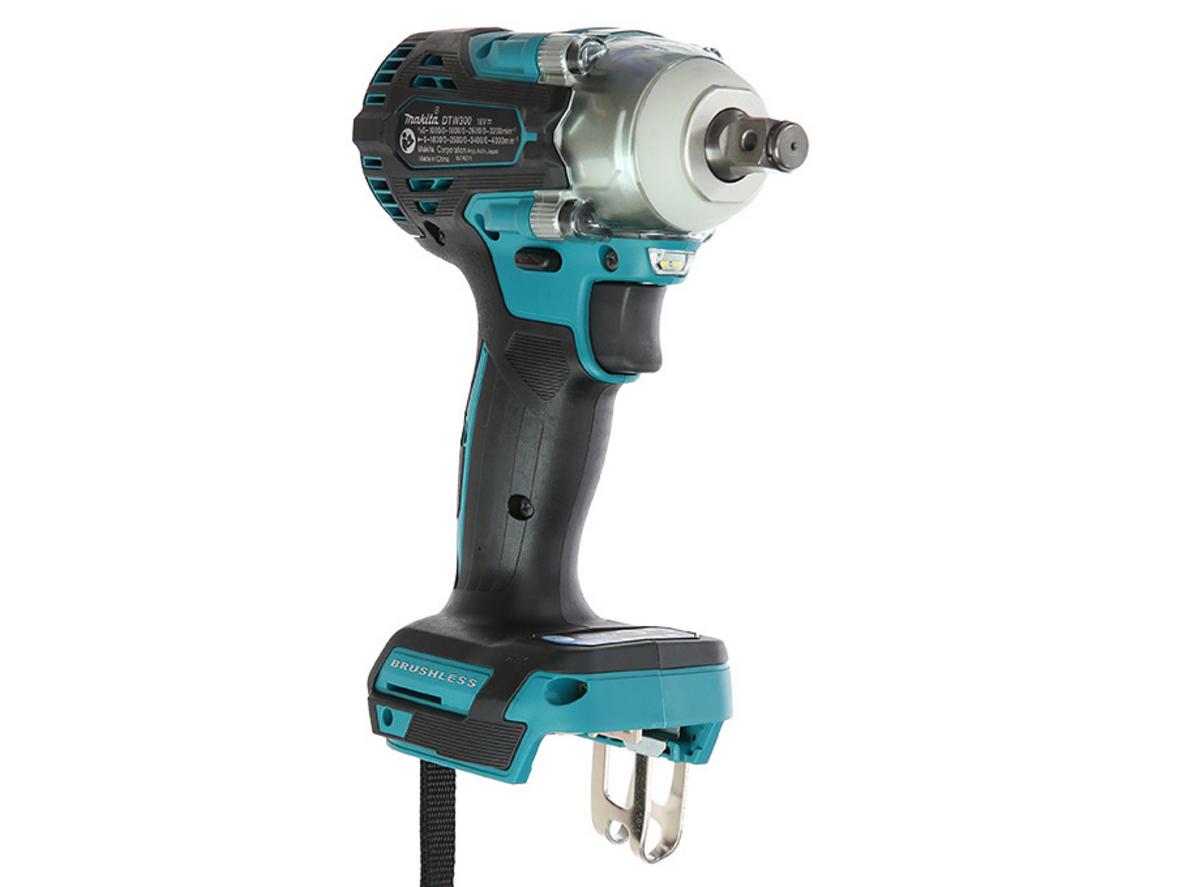 Combo Makita DLX2424JX1 gồm DTW300, DMP180, pin 18V, sạc nhanh DC18RC và Makpac.