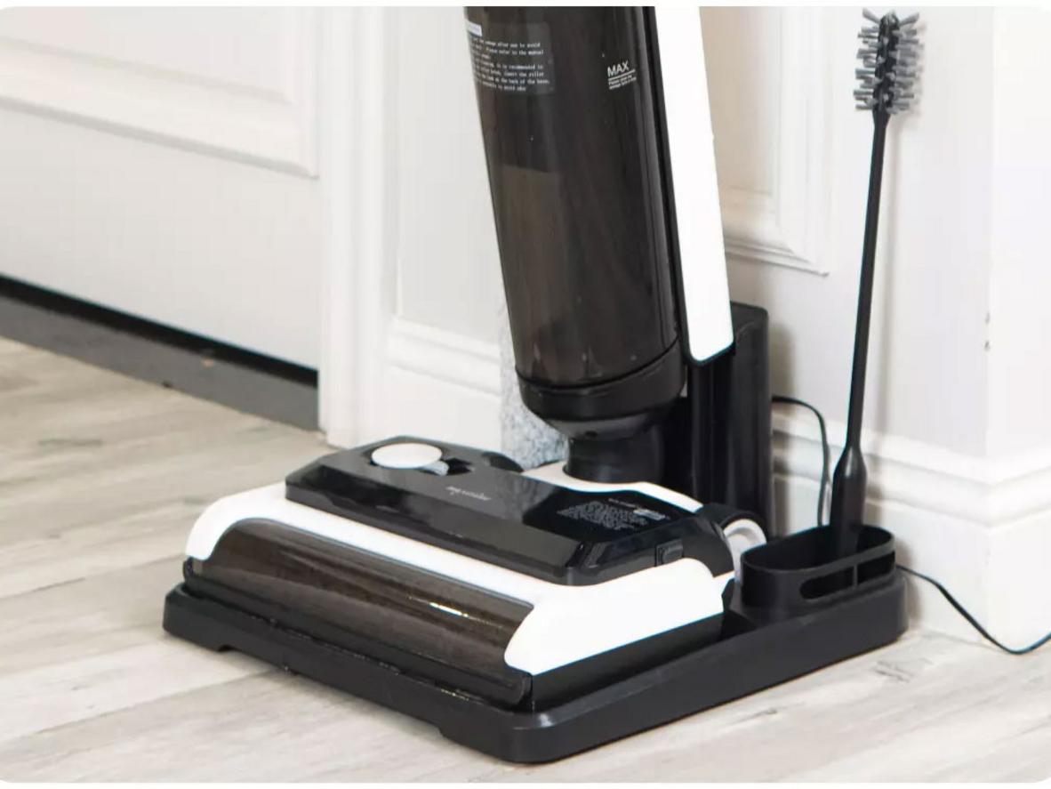 Thiết kế không dây dùng pin giúp Maxcare Maxbot V5 di chuyển linh hoạt hơn.