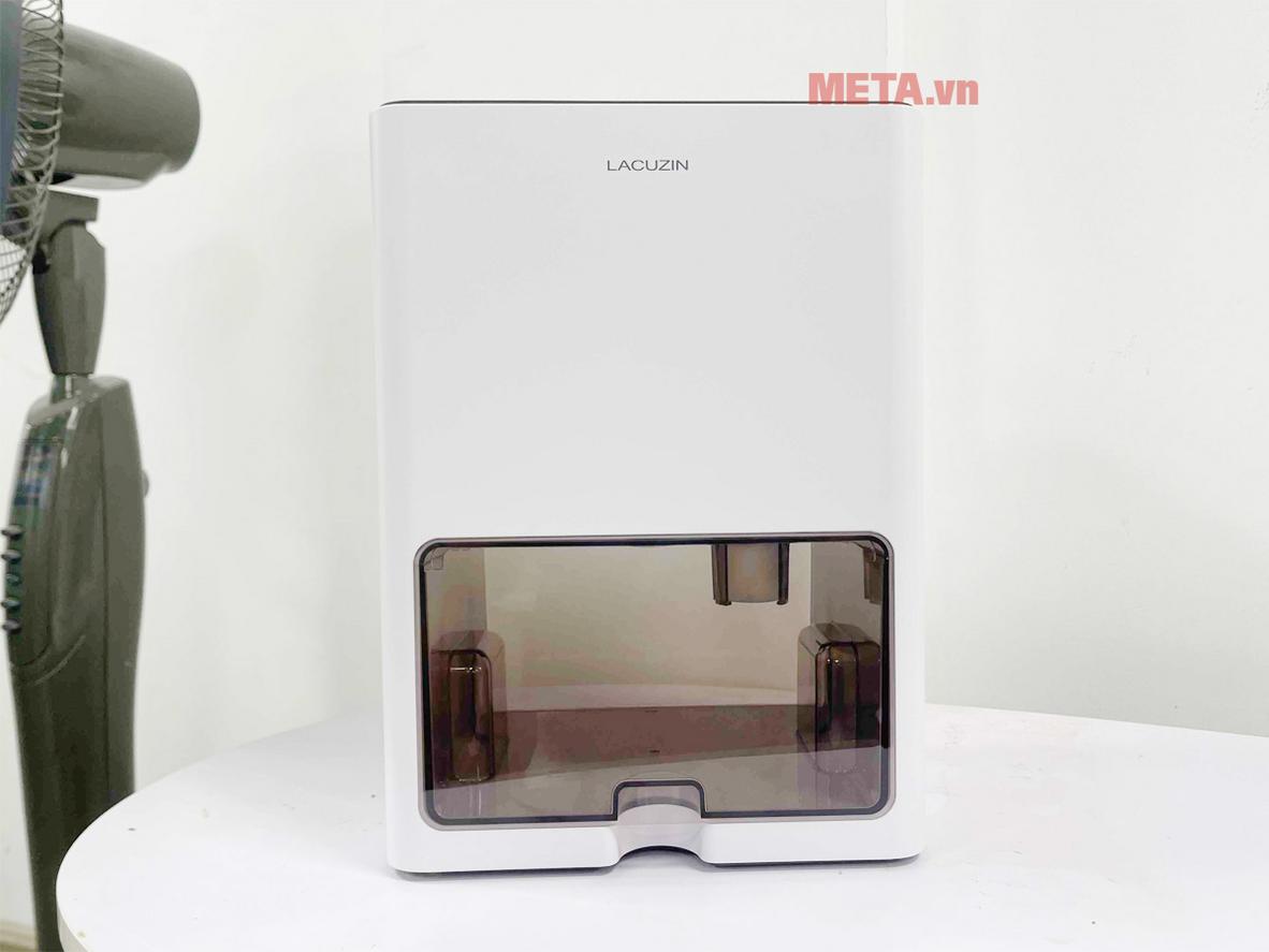 Máy hút ẩm Lacuzin LCZ100WT 3 lít gọn nhẹ, thích hợp không gian nhỏ cần kiểm soát ẩm thường xuyên.