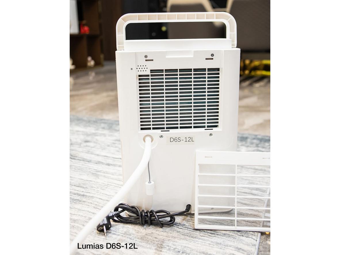 Máy hút ẩm Lumias D6S-12L có 12 lít/ngày, 165W, bình 2.2L và độ ồn 38 dB(A).