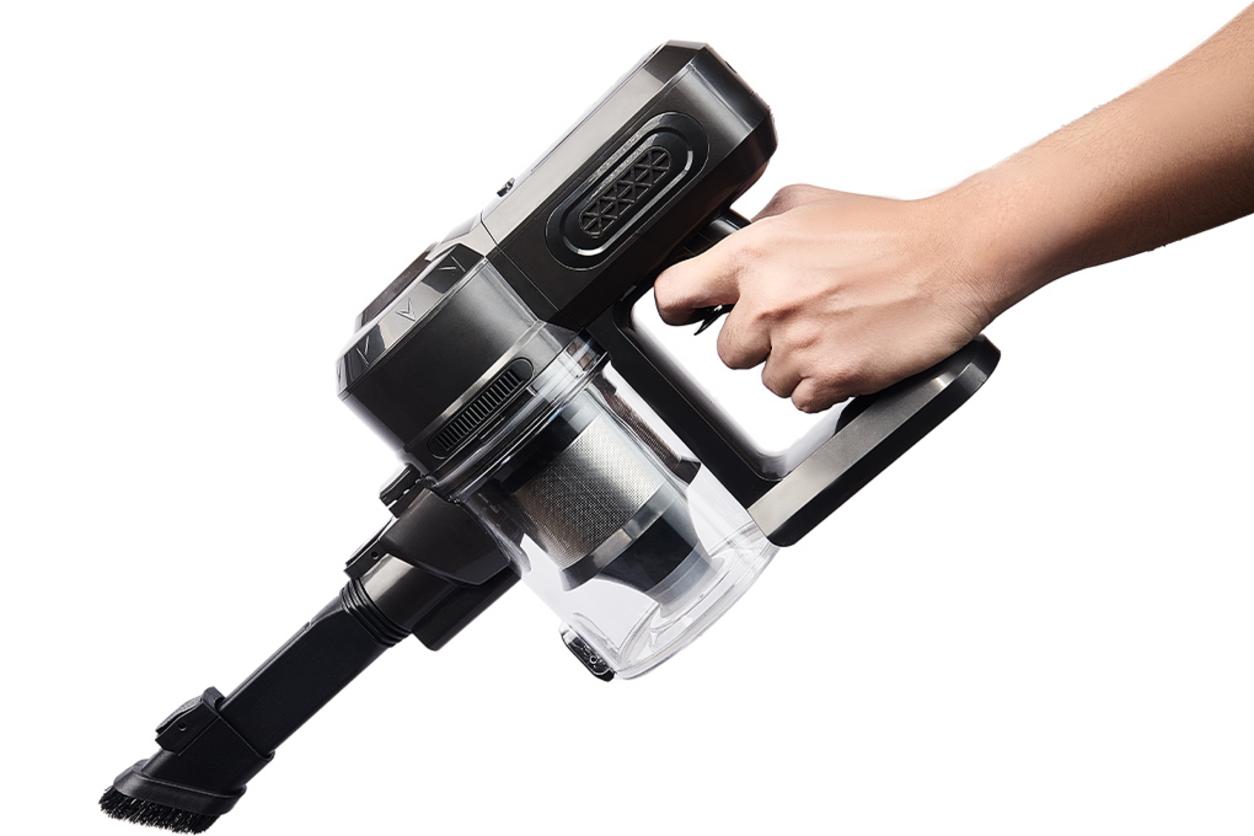 Máy hút bụi cầm tay Hafele HSV-21G nổi bật với thiết kế không dây gọn nhẹ và lực hút 10.000 Pa.
